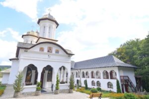 ÎN ZIUA DE 4 OCTOMBRIE VA FI SFINȚITĂ BISERICA MÂNĂSTIRII COTA 1000